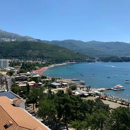Panoramic Sea View 3-bedroom 50 M From The Sea