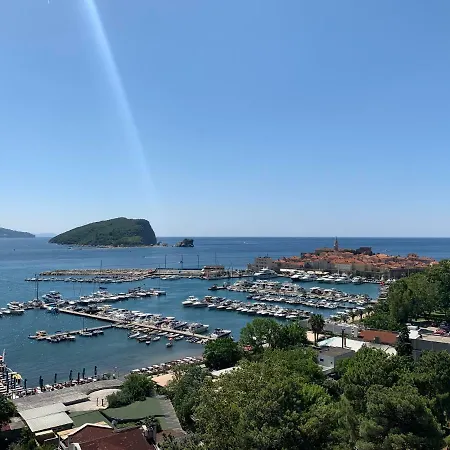 Panoramic Sea View 3-bedroom 50 M From The Sea